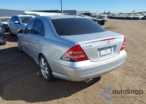 2006 Mercedes-Benz C 230 Sport z USA, uszkodzony, nr VIN WDBRF52H46F804263